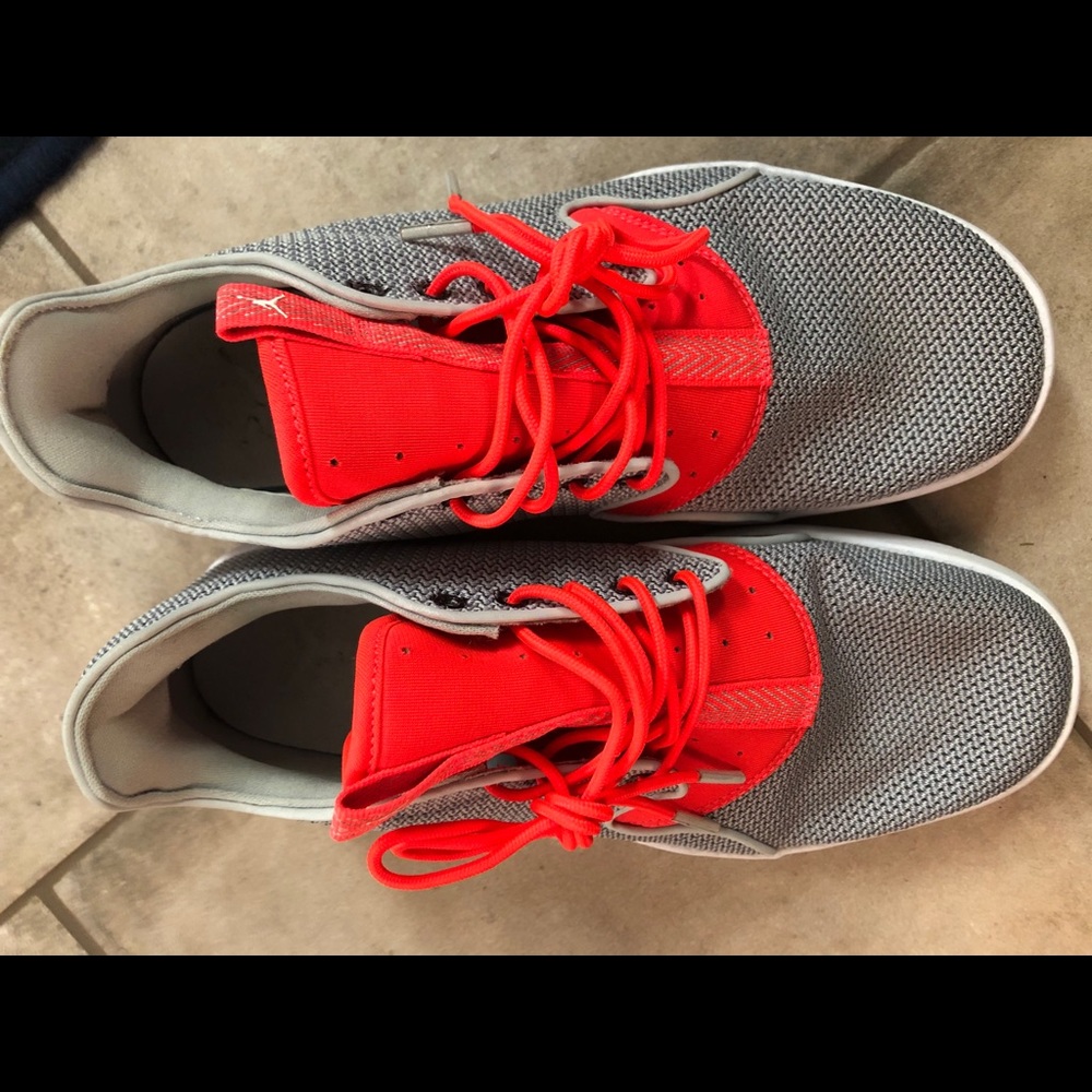 Women’s Nike grey/red